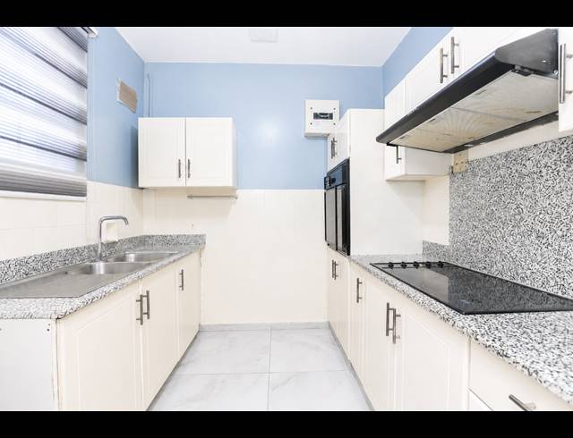 2.5 BEDROOM APARTMENT FOR SALE IN ESSENWOOD